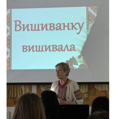 Вишиванку вишивала Вишиванку вишивала
