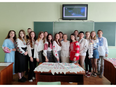 Вишивала вишиванку