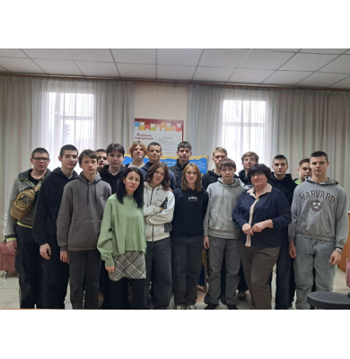 Незламно-вільні! Незламно-сильні! Незламно-вільні! Незламно-сильні!